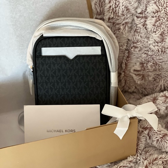 MICHAEL KORS Jet Set Travel Medium Logo Crossbody Bag Black - Picture 5 of 8